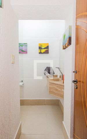 Casa à venda com 185m², 3 quartos e 2 vagas Casa à venda com 185m², 3 quartos e 2 vagasLavabo