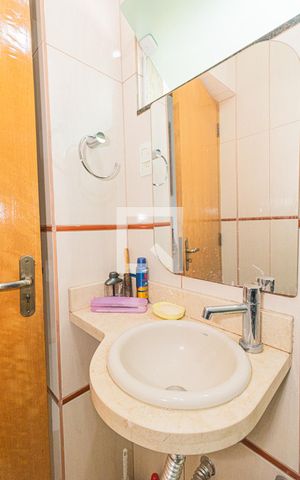 Casa à venda com 185m², 3 quartos e 2 vagas Casa à venda com 185m², 3 quartos e 2 vagasBanheiro da Suíte 2