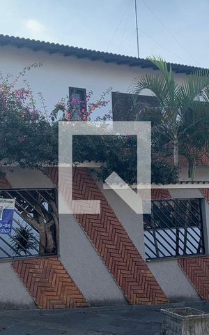 Casa para alugar com 750m², 8 quartos e 5 vagasFachada