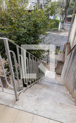 Casa à venda com 202m², 3 quartos e 4 vagas Casa à venda com 202m², 3 quartos e 4 vagasEscada