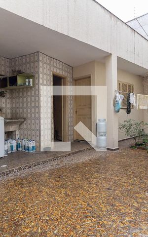 Casa à venda com 202m², 3 quartos e 4 vagas Casa à venda com 202m², 3 quartos e 4 vagasQuintal