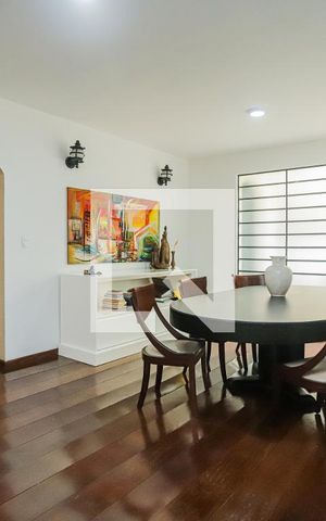 Casa para alugar com 280m², 4 quartos e 6 vagasSala 1
