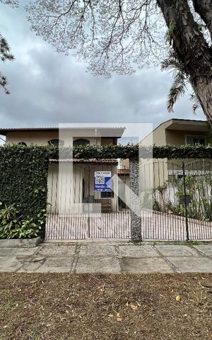 Casa para alugar com 280m², 4 quartos e 6 vagasFachada 2