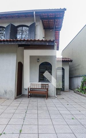 Casa para alugar com 280m², 4 quartos e 6 vagasQuintal