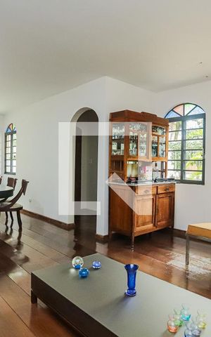 Casa para alugar com 280m², 4 quartos e 6 vagasSala 1
