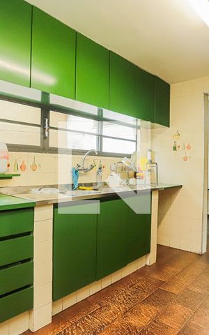 Casa para alugar com 280m², 4 quartos e 6 vagasCozinha