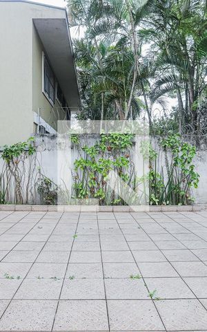 Casa para alugar com 280m², 4 quartos e 6 vagasQuintal