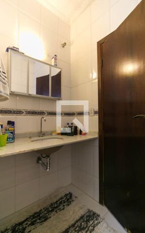 Casa de condomínio à venda com 157m², 3 quartos e 2 vagas Casa de condomínio à venda com 157m², 3 quartos e 2 vagasBanheiro da Suíte