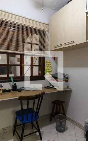 Casa de condomínio à venda com 157m², 3 quartos e 2 vagas Casa de condomínio à venda com 157m², 3 quartos e 2 vagasEscritório