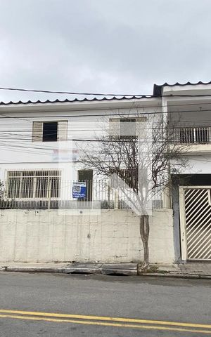 Casa para alugar com 220m², 4 quartos e 2 vagasFachada