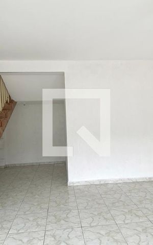 Casa para alugar com 220m², 4 quartos e 2 vagasSala