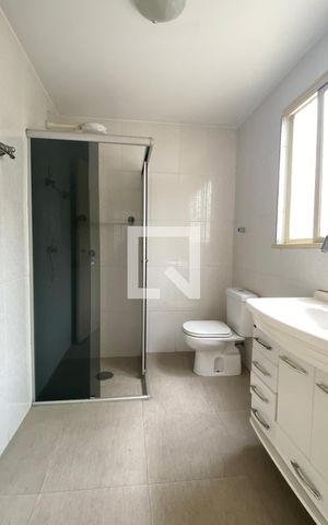 Casa para alugar com 220m², 4 quartos e 2 vagasBanheiro 2