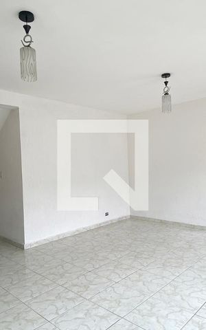 Casa para alugar com 220m², 4 quartos e 2 vagasSala
