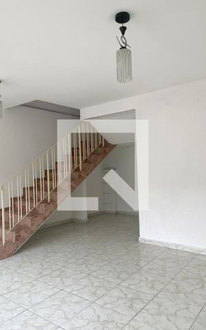 Casa para alugar com 220m², 4 quartos e 2 vagasSala