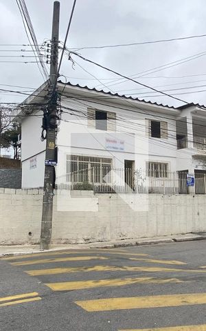Casa para alugar com 220m², 4 quartos e 2 vagasFachada