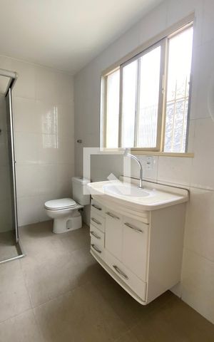 Casa para alugar com 220m², 4 quartos e 2 vagasBanheiro 2