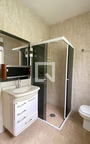 Casa para alugar com 220m², 4 quartos e 2 vagasBanheiro 1