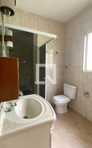 Casa para alugar com 220m², 4 quartos e 2 vagasBanheiro 1