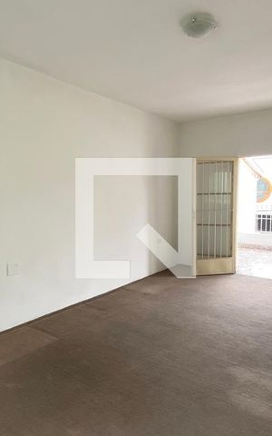 Casa para alugar com 220m², 4 quartos e 2 vagasQuarto 1