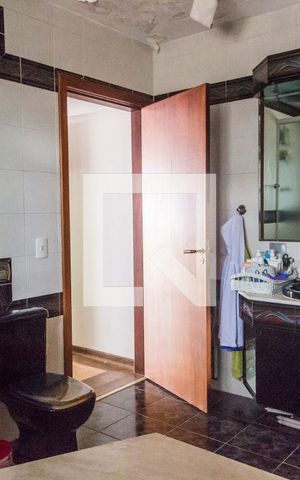 Casa de condomínio à venda com 350m², 5 quartos e sem vagaBanheiro da Suíte