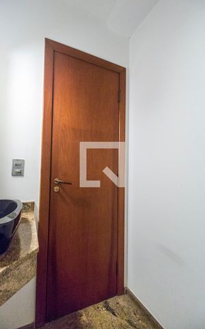 Casa de condomínio à venda com 350m², 5 quartos e sem vagaLavabo