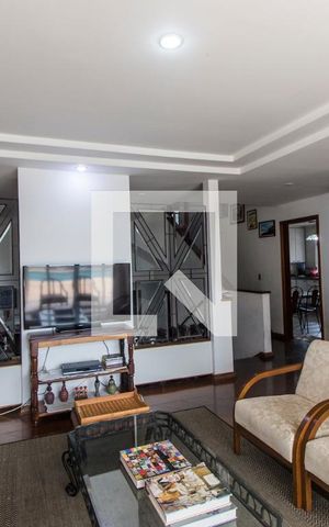 Casa de condomínio à venda com 350m², 5 quartos e sem vagaSala de TV
