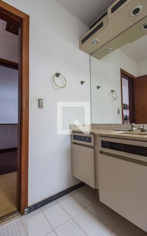 Casa de condomínio à venda com 350m², 5 quartos e sem vagaBanheiro da Suíte 2