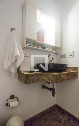 Casa de condomínio à venda com 350m², 5 quartos e sem vagaLavabo