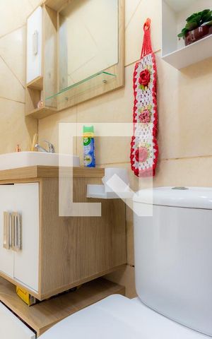 Casa à venda com 300m², 4 quartos e 7 vagas Casa à venda com 300m², 4 quartos e 7 vagasCasa 1 / Banheiro