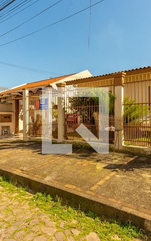 Casa à venda com 300m², 4 quartos e 7 vagas Casa à venda com 300m², 4 quartos e 7 vagasFachada
