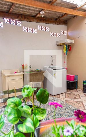 Casa à venda com 300m², 4 quartos e 7 vagas Casa à venda com 300m², 4 quartos e 7 vagasGaragem - área de serviço