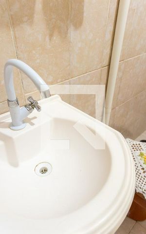 Casa à venda com 300m², 4 quartos e 7 vagas Casa à venda com 300m², 4 quartos e 7 vagasCasa 2 / Banheiro