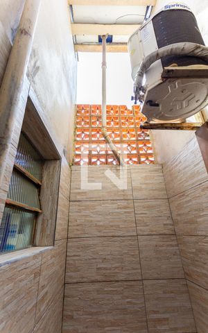 Casa à venda com 300m², 4 quartos e 7 vagas Casa à venda com 300m², 4 quartos e 7 vagasCasa 1 / Banheiro - poço de luz