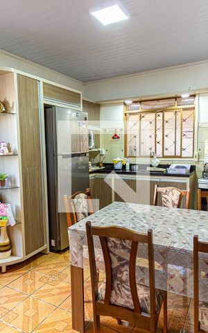 Casa à venda com 300m², 4 quartos e 7 vagas Casa à venda com 300m², 4 quartos e 7 vagasCasa 1 / Cozinha