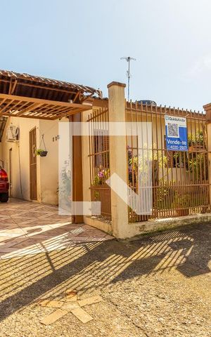 Casa à venda com 300m², 4 quartos e 7 vagas Casa à venda com 300m², 4 quartos e 7 vagasFachada