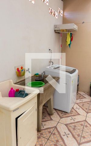 Casa à venda com 300m², 4 quartos e 7 vagas Casa à venda com 300m², 4 quartos e 7 vagasGaragem - área de serviço