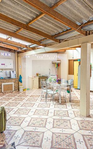 Casa à venda com 300m², 4 quartos e 7 vagas Casa à venda com 300m², 4 quartos e 7 vagasGaragem