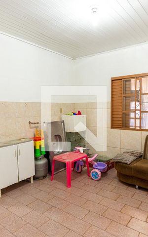Casa à venda com 300m², 4 quartos e 7 vagas Casa à venda com 300m², 4 quartos e 7 vagasCasa 2 / Sala