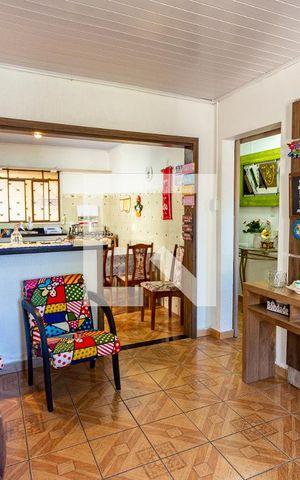 Casa à venda com 300m², 4 quartos e 7 vagas Casa à venda com 300m², 4 quartos e 7 vagasCasa 1 / Sala