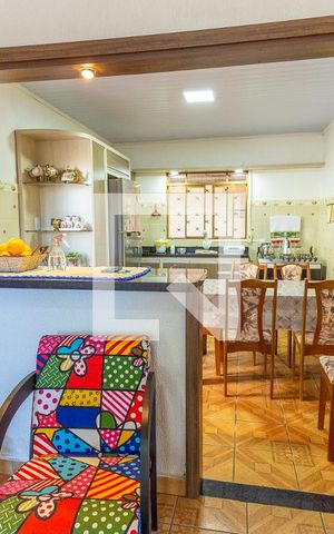 Casa à venda com 300m², 4 quartos e 7 vagas Casa à venda com 300m², 4 quartos e 7 vagasCasa 1 / Cozinha