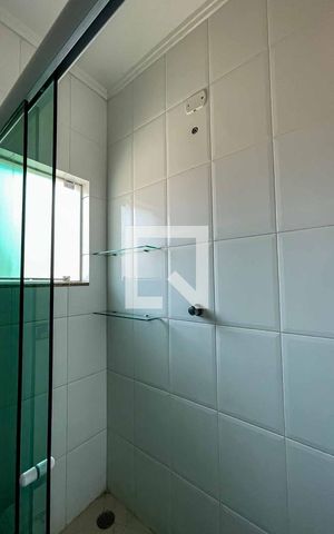 Casa à venda com 215m², 3 quartos e 3 vagas Casa à venda com 215m², 3 quartos e 3 vagasBanheiro da Suíte 2