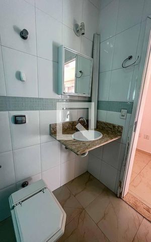 Casa à venda com 215m², 3 quartos e 3 vagas Casa à venda com 215m², 3 quartos e 3 vagasBanheiro da Suíte 1