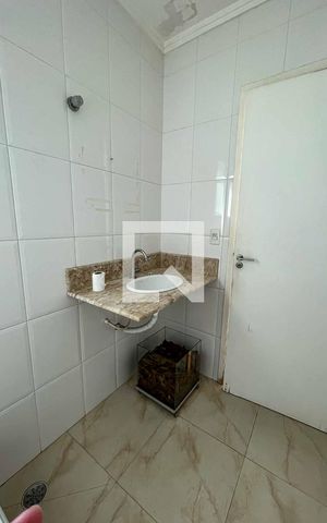 Casa à venda com 215m², 3 quartos e 3 vagas Casa à venda com 215m², 3 quartos e 3 vagasLavabo