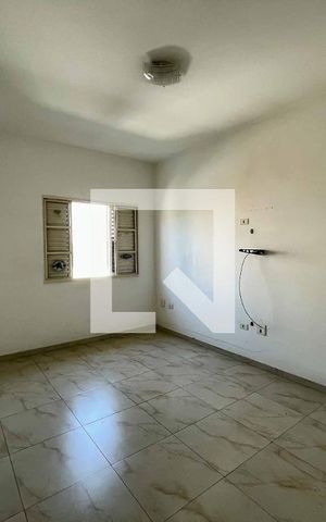 Casa à venda com 215m², 3 quartos e 3 vagas Casa à venda com 215m², 3 quartos e 3 vagasQuarto