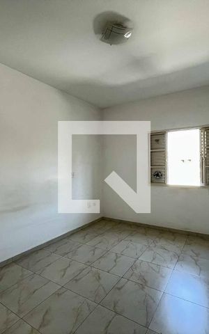 Casa à venda com 215m², 3 quartos e 3 vagas Casa à venda com 215m², 3 quartos e 3 vagasQuarto