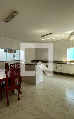 Casa à venda com 215m², 3 quartos e 3 vagas Casa à venda com 215m², 3 quartos e 3 vagasCozinha