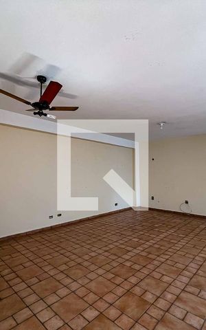 Casa à venda com 215m², 3 quartos e 3 vagas Casa à venda com 215m², 3 quartos e 3 vagasSalão de Festas