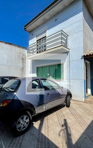 Casa à venda com 215m², 3 quartos e 3 vagas Casa à venda com 215m², 3 quartos e 3 vagasGaragem