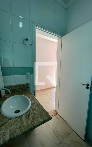 Casa à venda com 215m², 3 quartos e 3 vagas Casa à venda com 215m², 3 quartos e 3 vagasBanheiro da Suíte 1