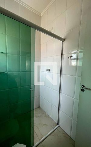 Casa à venda com 215m², 3 quartos e 3 vagas Casa à venda com 215m², 3 quartos e 3 vagasBanheiro